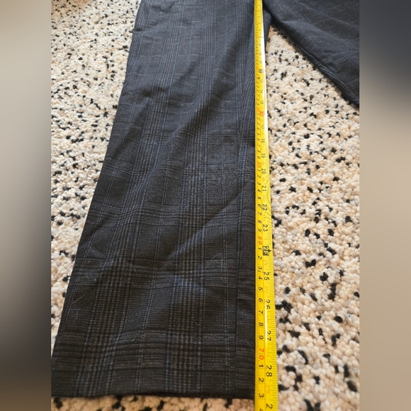 Reitmans drawstring dress pant. Size 8. Charcoal plaid. Straight leg. 4 pockets - Picture 13 of 13